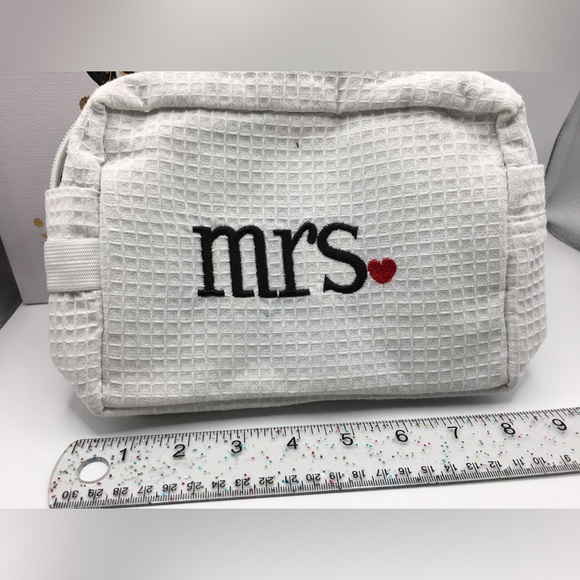 Mrs. Pouch - Picture 8 of 12